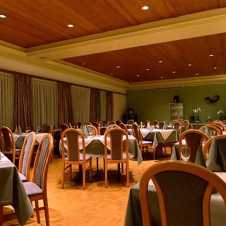 Zum Alten Bahnhof Otel 3*